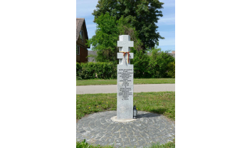 Paminklinė stela Tauro apygardos Geležinio vilko rinktinės partizanams Ilgakiemio km.