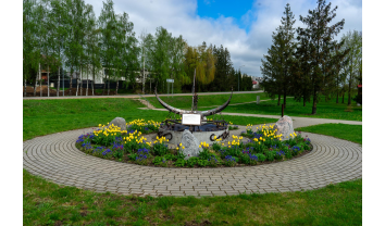 Pusiaujinis lankinis Saulės laikrodis Domeikavoje