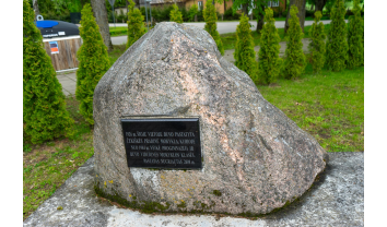 Paminklinis akmuo Čekiškės pradinei mokyklai atminti