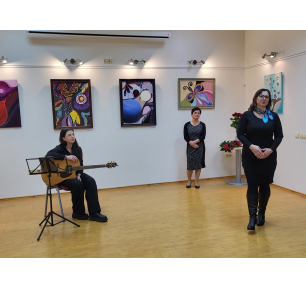 Įspūdingi spalvų keliai bibliotekoje