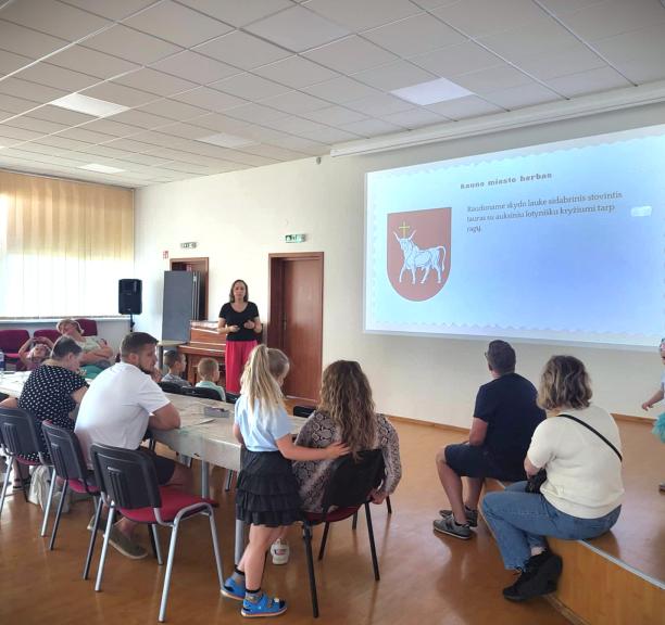 Šeimų herbai ir monogramos bibliotekoje