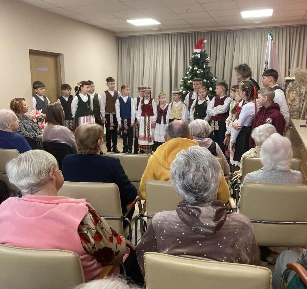 Kauno rajono bibliotekininkų akcija „Gerumas šildo“ Ežerėlio slaugos namuose