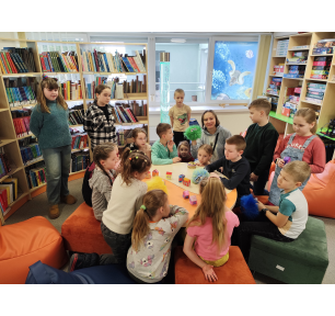 „Žiemos istorijų pėdsakais“ – įsimintinos akimirkos bibliotekoje!