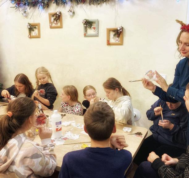 Bibliotekininkų dovanos ir kūrybinė edukacija Vilkijos vaikams