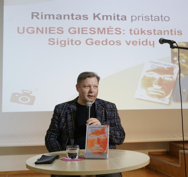 Rimantas Kmita pasakoja apie tūkstantį Sigito Gedos veidų