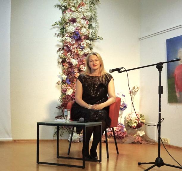 „Rytinė kava su narcizu“ bibliotekoje