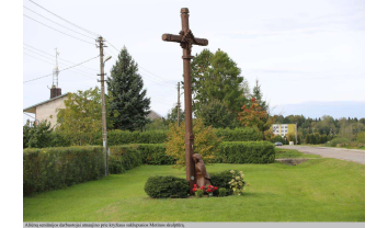 Kryžius su suklupusios Motinos skulptūra, Mastaičių km.