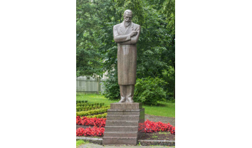 Kompozitoriui J. Naujaliui Raudondvaryje (2)