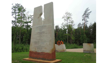 Žydų kapinės ir holokausto memorialas Vandžiogaloje